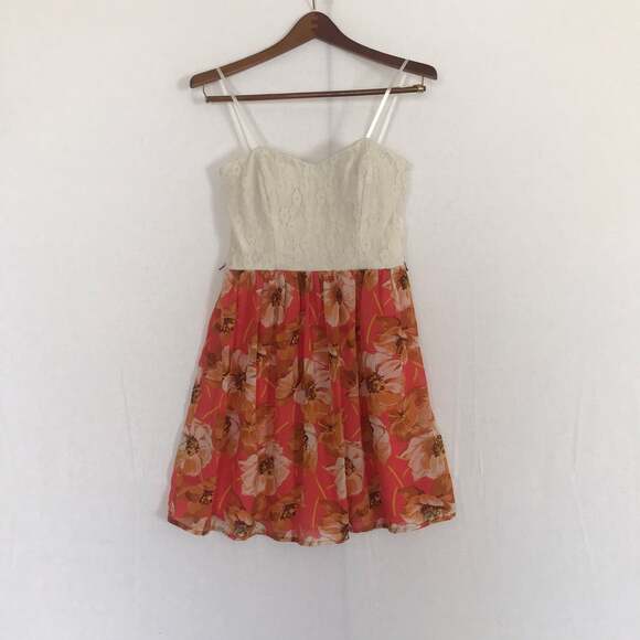 City triangle strapless dress‎ - Picture 2 of 8